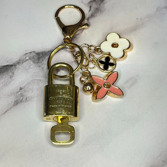 Louis Vuitton Lock & Key Set #319 with a Floral Charm Keychain - Picture 1 of 8